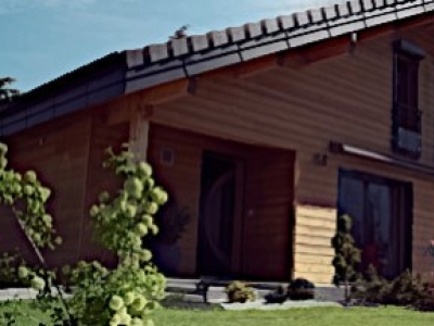 Sablage et aérogommage bois chalet : redonnez vie à vos façades en bois