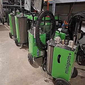 aerogommeuse-a-louer-dans-un-atelier