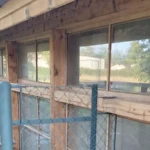 façade avec multiples fenetres apres aerogommage